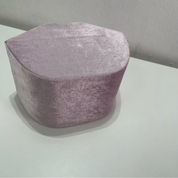 Vintage Bratz Purple Velvet Lip Shaped Storage Makeup Jewelry Box 9x6” Nostalgia - Picture 11 of 11